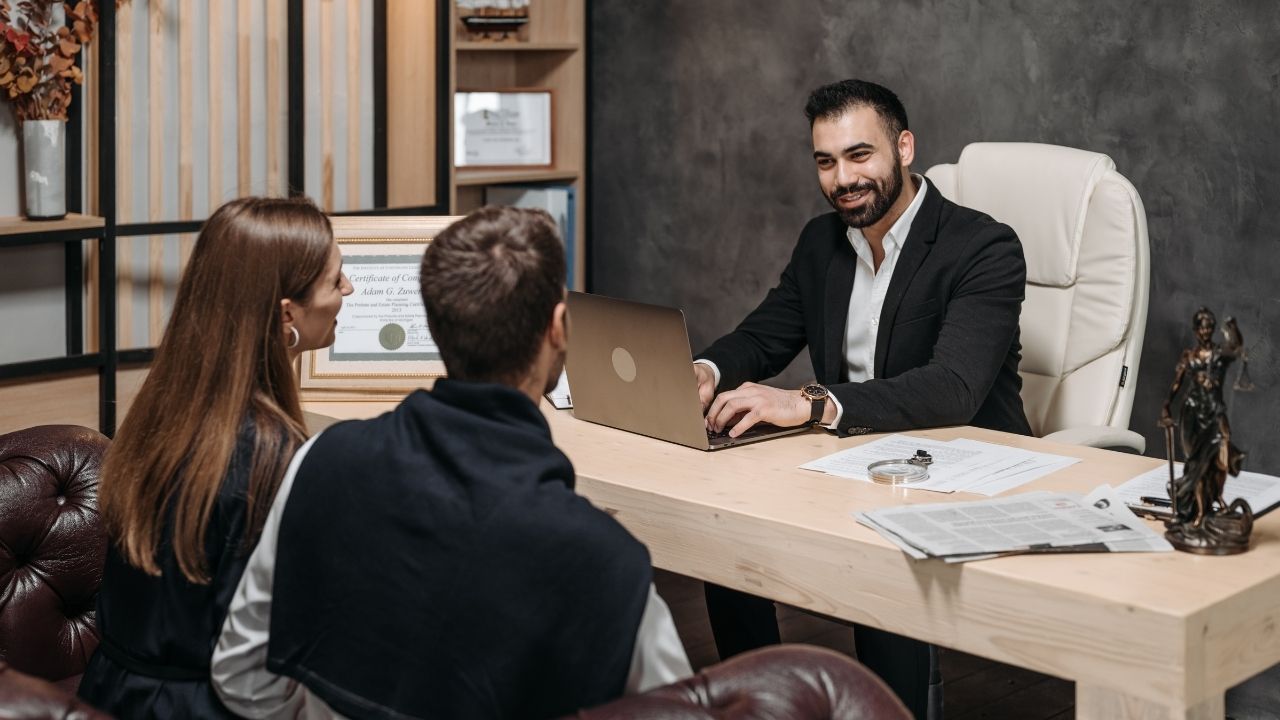 Avukatlar İçin Dijital İtibar: Reklam Yasağına Etik Çözümler